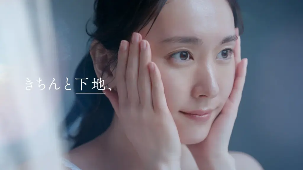 新垣結衣さんが“一本で叶える、朝の美白ケア”を堪能。『雪肌精』新TVCM「朝の多機能乳液」篇、3月6日（金）OA開始！ 画像 5