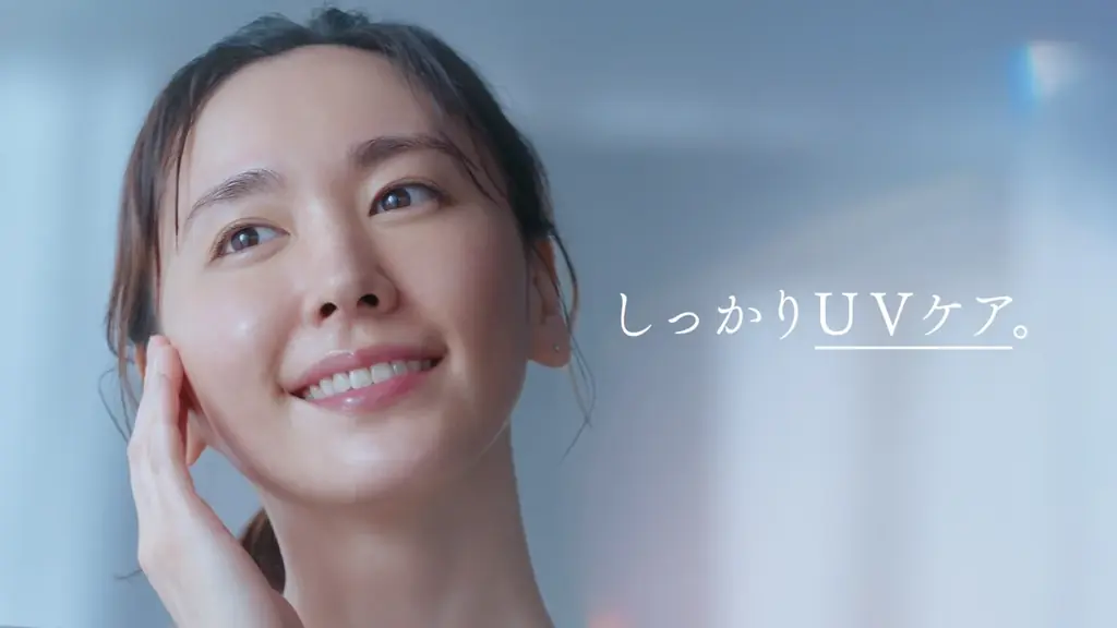 新垣結衣さんが“一本で叶える、朝の美白ケア”を堪能。『雪肌精』新TVCM「朝の多機能乳液」篇、3月6日（金）OA開始！ 画像 6