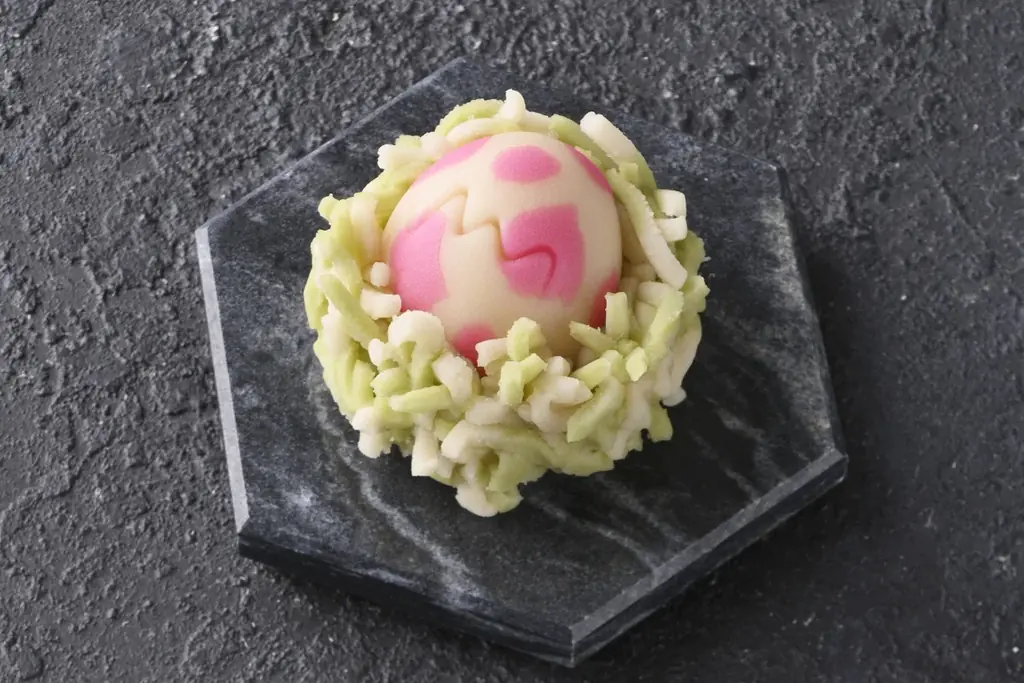 開催史上初「お菓子の恐竜展」ー老舗の技で“恐竜の世界”を和菓子で表現ー全国の老舗和菓子38ブランドが一堂に「第80回 全国銘菓展」日本橋三越本店で3月18日(水)より開催 画像 3