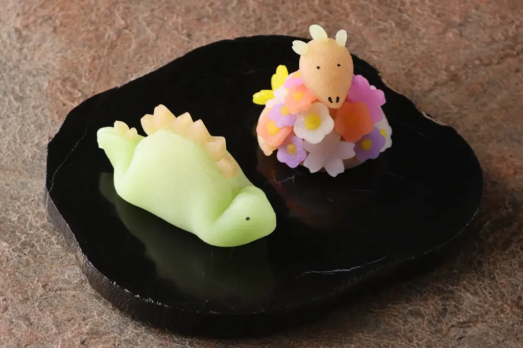 開催史上初「お菓子の恐竜展」ー老舗の技で“恐竜の世界”を和菓子で表現ー全国の老舗和菓子38ブランドが一堂に「第80回 全国銘菓展」日本橋三越本店で3月18日(水)より開催 画像 5