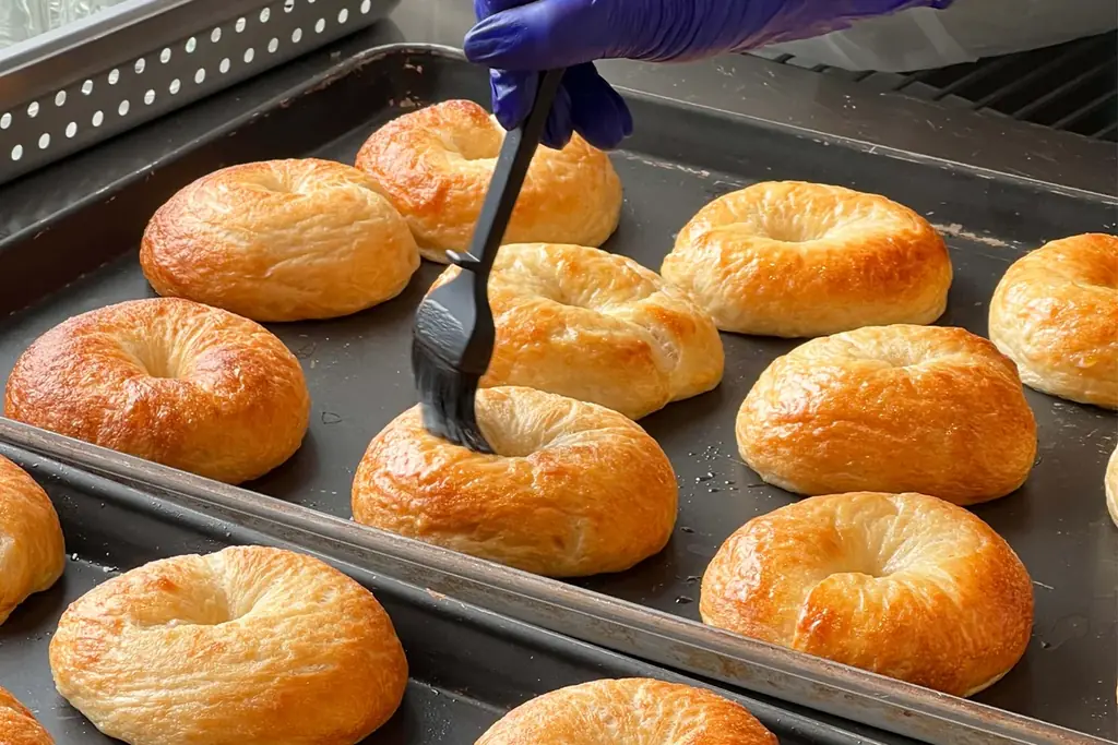 韓国トレンド「クロワッサン×お餅」のクロッチ生ベーグルと、生苺と自家製練乳クリームの春限定生ベーグル、新登場！ 画像 12