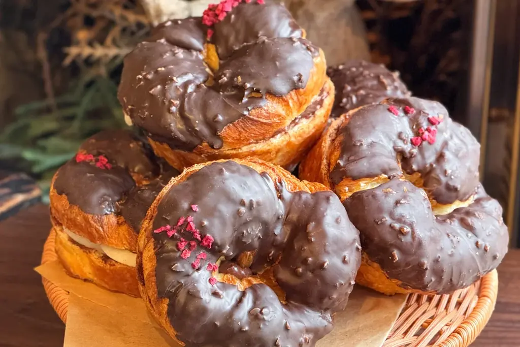 韓国トレンド「クロワッサン×お餅」のクロッチ生ベーグルと、生苺と自家製練乳クリームの春限定生ベーグル、新登場！ 画像 7