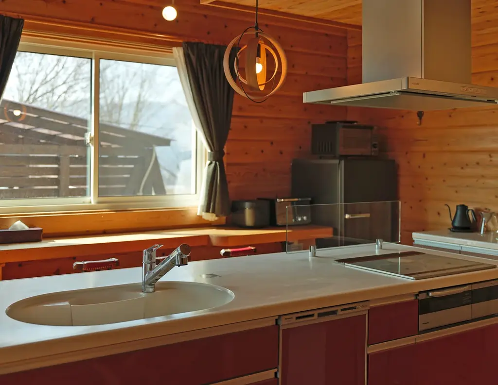 【熊本県初】名建築が大人の隠れ家に。日本ログハウス・オブ・ザ・イヤー受賞、絵画が迎えるログハウスで寛ぎ、遊び、ととのう。ペットと泊まれる一棟貸し「南阿蘇 林画邸 LOG HOUSE」プレオープン 画像 15