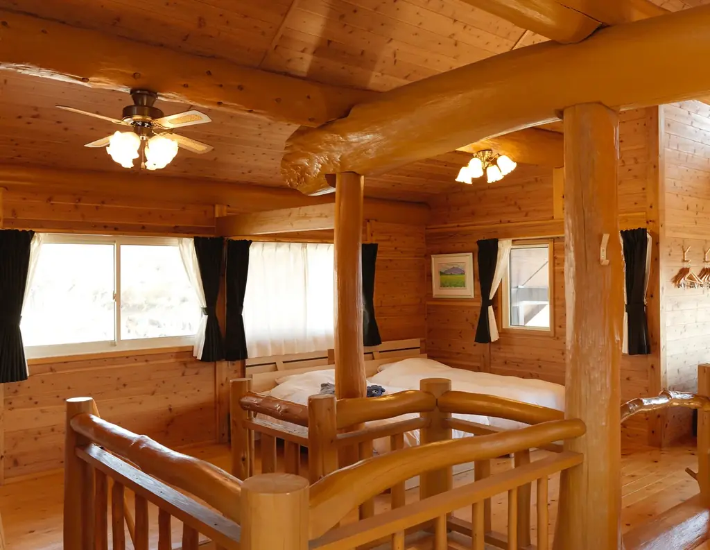 【熊本県初】名建築が大人の隠れ家に。日本ログハウス・オブ・ザ・イヤー受賞、絵画が迎えるログハウスで寛ぎ、遊び、ととのう。ペットと泊まれる一棟貸し「南阿蘇 林画邸 LOG HOUSE」プレオープン 画像 2