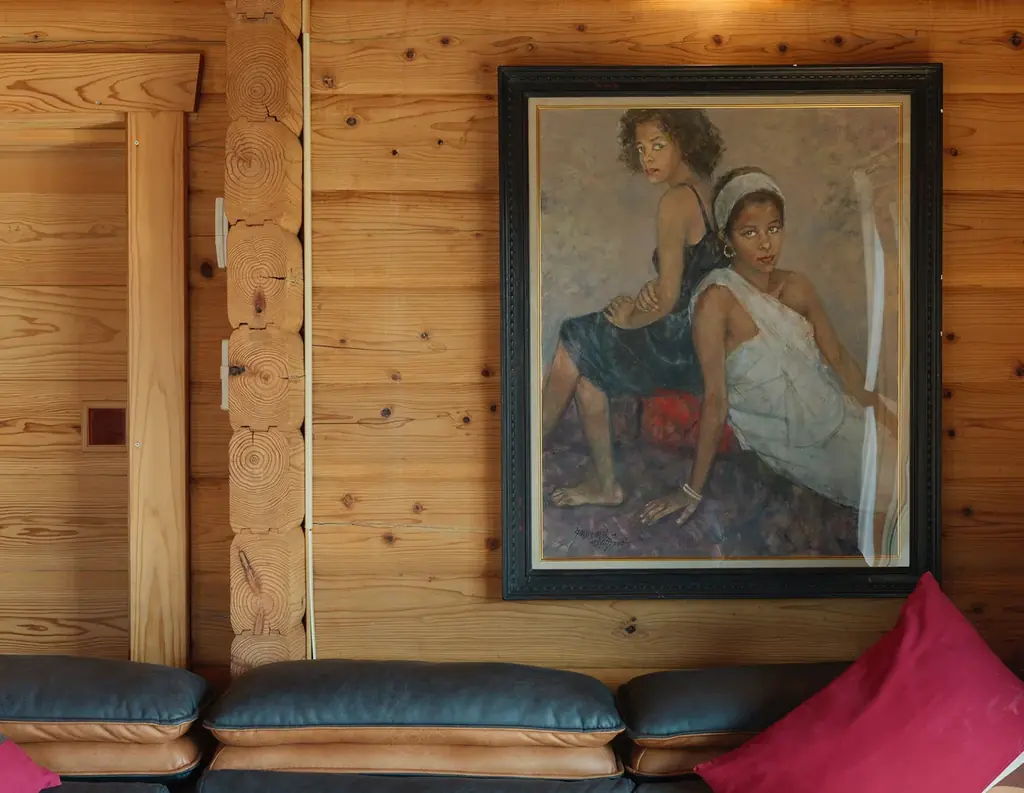 【熊本県初】名建築が大人の隠れ家に。日本ログハウス・オブ・ザ・イヤー受賞、絵画が迎えるログハウスで寛ぎ、遊び、ととのう。ペットと泊まれる一棟貸し「南阿蘇 林画邸 LOG HOUSE」プレオープン 画像 3