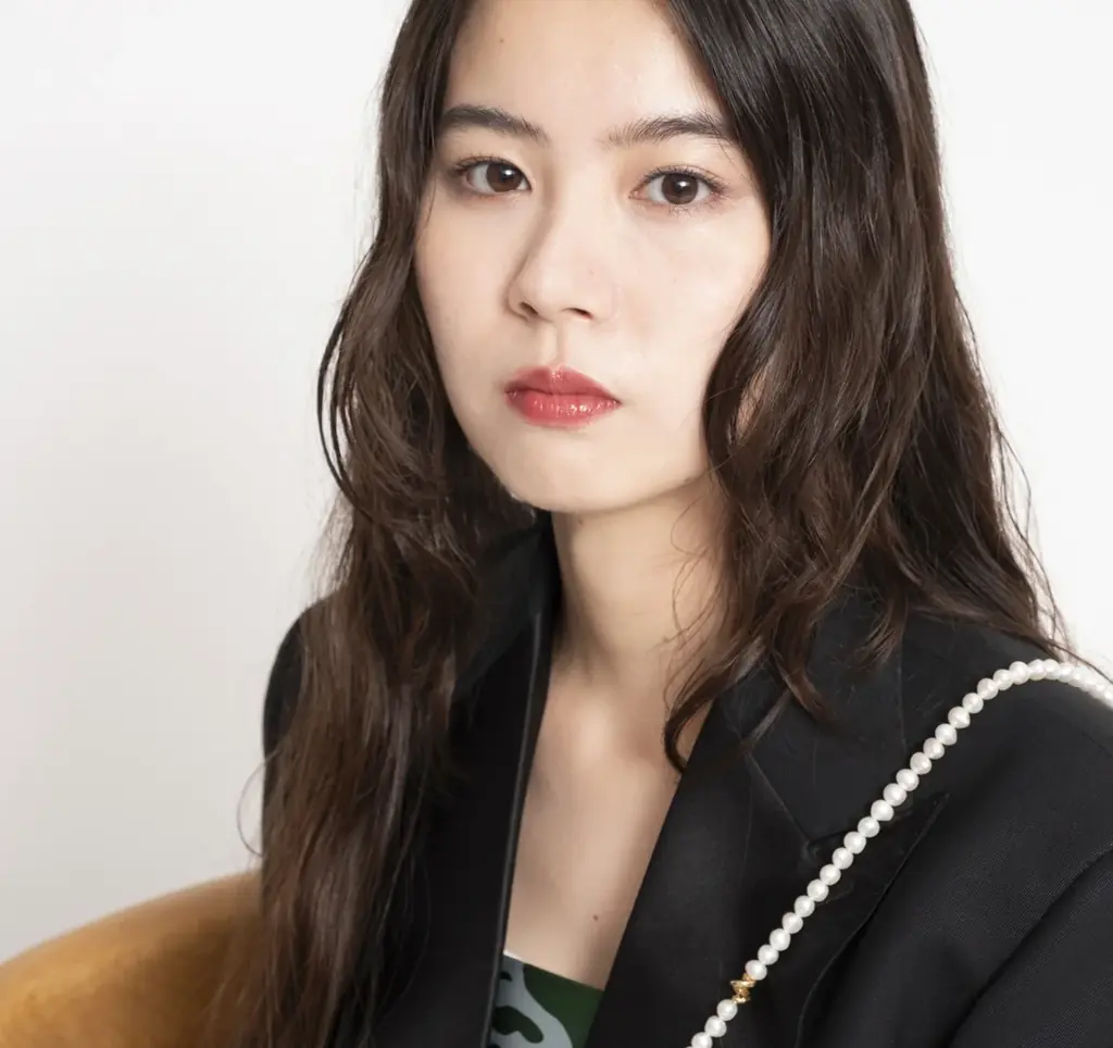 Nana Komatsu × ATTISESSION、モデル・俳優 小松菜奈が魅せる、しなやかなレディモード、2026 年春夏コレクションの世界観を纏う最新ビジュアルを3月5日（木）より公開 画像 15