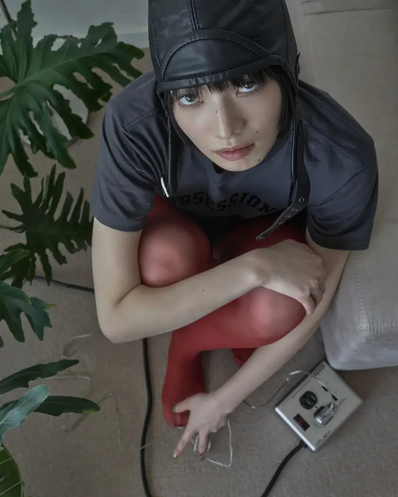 Nana Komatsu × ATTISESSION、モデル・俳優 小松菜奈が魅せる、しなやかなレディモード、2026 年春夏コレクションの世界観を纏う最新ビジュアルを3月5日（木）より公開 画像 3