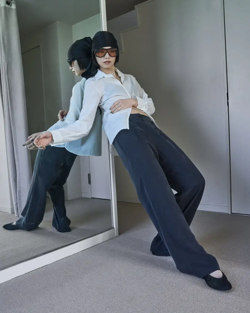 Nana Komatsu × ATTISESSION、モデル・俳優 小松菜奈が魅せる、しなやかなレディモード、2026 年春夏コレクションの世界観を纏う最新ビジュアルを3月5日（木）より公開 画像 6