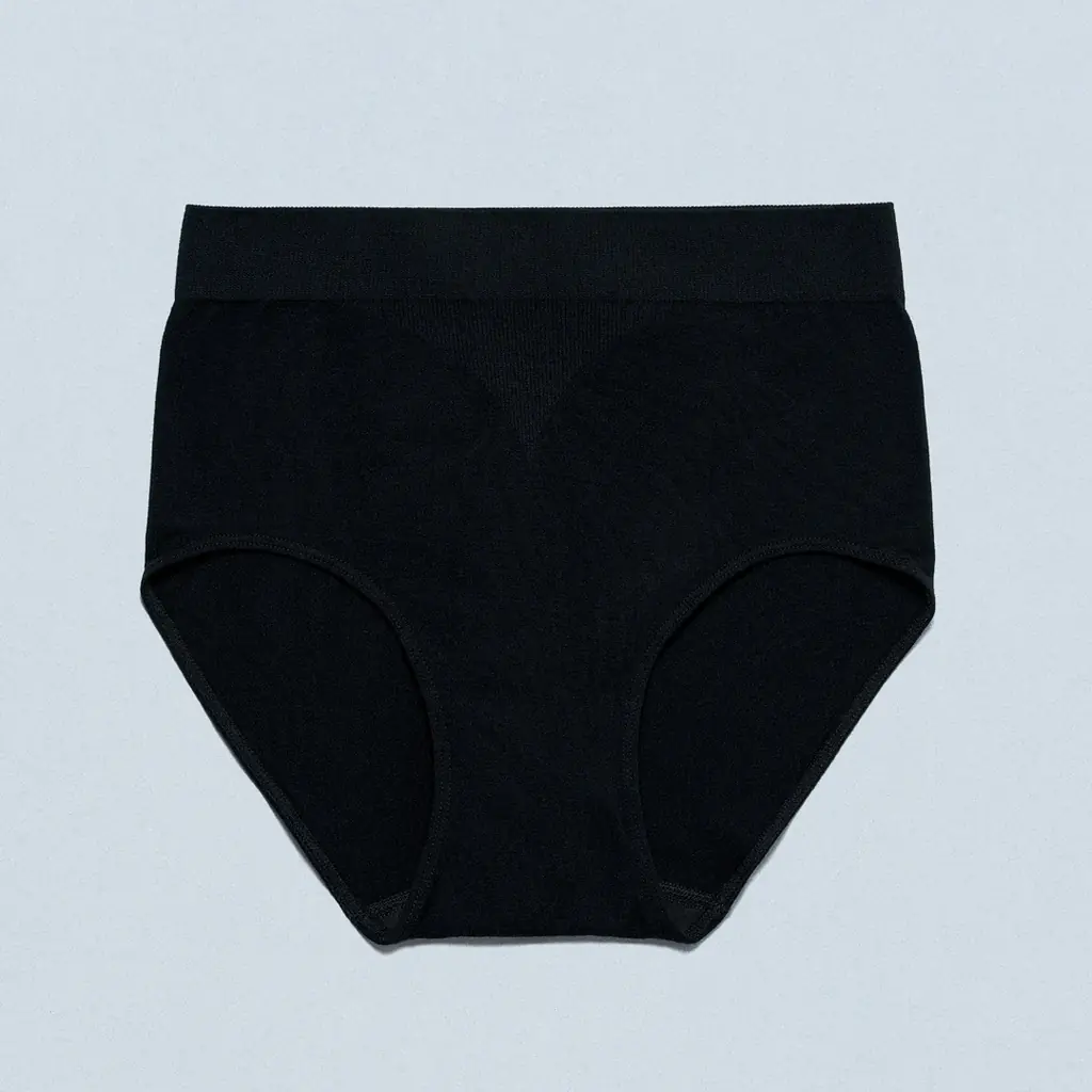 3月8日「国際女性デー」に向けて「コンビニエンスウェア」から累計販売数約13万枚のブラウェア新色と締め付けを軽減したなめらかな肌触りのリラックスショーツを展開 画像 3