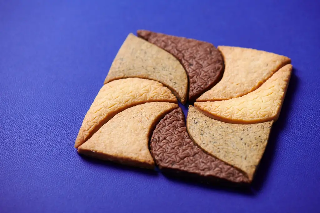 【期間限定】1時間で200缶を売り上げる、クッキー缶シリーズに新作！缶の中身は、花畑 !? あたたかな季節の色鮮やかな贈り物「しろいし洋菓子店のクッキー缶〜野花のスケッチ〜」 画像 5