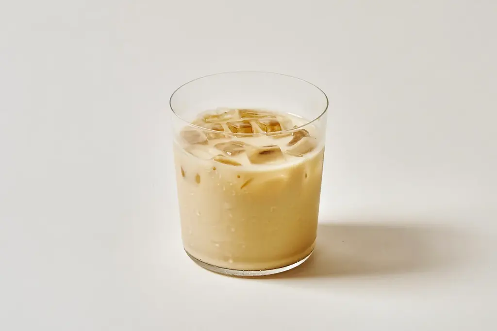 【横浜モアーズ限定】カフェで本格アルコールを楽しむ夜の新習慣。ブランデー香る『かためのプリン』と選べるドリンクセット、3月6日より提供開始 画像 4