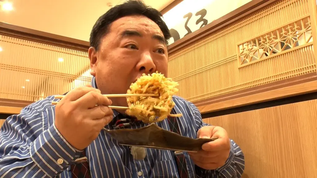 【ＢＳ日テレ】千年の歴史！滋賀県守山市で出会う「幻の伊吹在来そば」　名物「炙り豚つけそば」を豪快に実食！　ドランク塚地が太鼓判「相当美味しい！皆さんマジで食べに来た方がいい」 画像 4