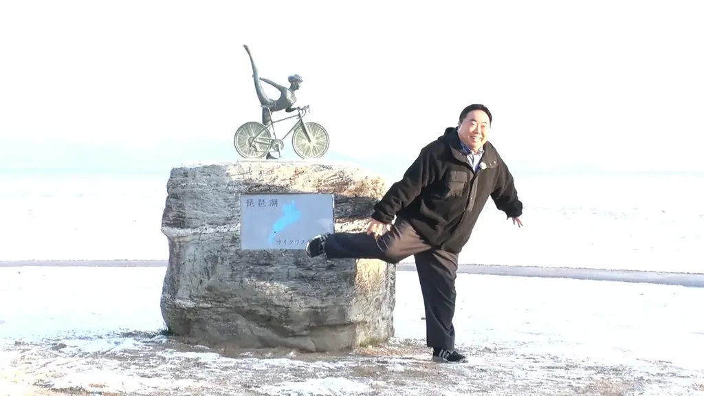 【ＢＳ日テレ】千年の歴史！滋賀県守山市で出会う「幻の伊吹在来そば」　名物「炙り豚つけそば」を豪快に実食！　ドランク塚地が太鼓判「相当美味しい！皆さんマジで食べに来た方がいい」 画像 5