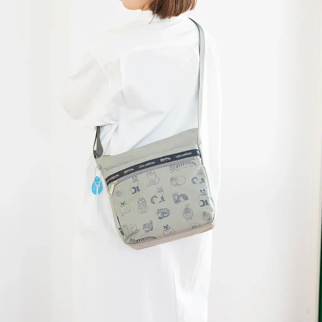 【新発売】リサ・ラーソンの「スケッチねこたち」が軽やかなバッグに。軽量・撥水仕様の新作2型が登場。 画像 10