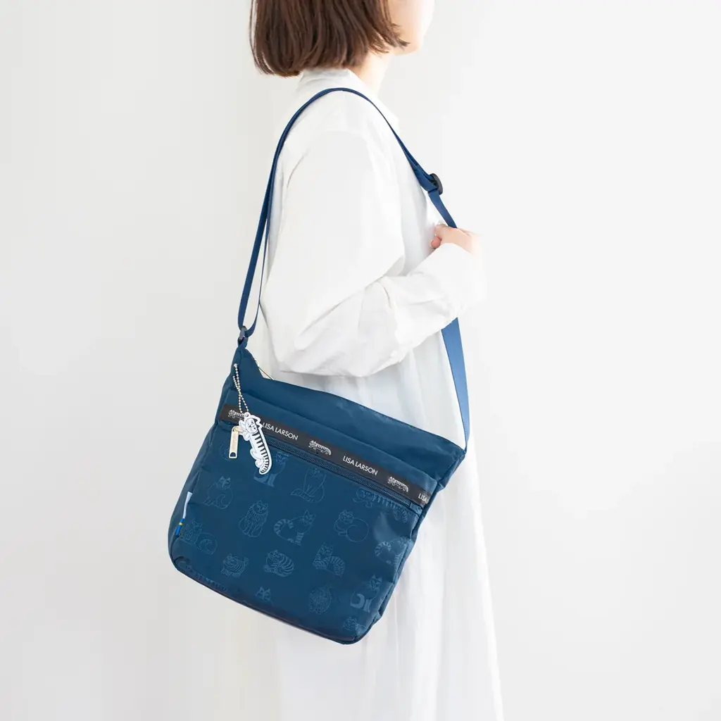 【新発売】リサ・ラーソンの「スケッチねこたち」が軽やかなバッグに。軽量・撥水仕様の新作2型が登場。 画像 2