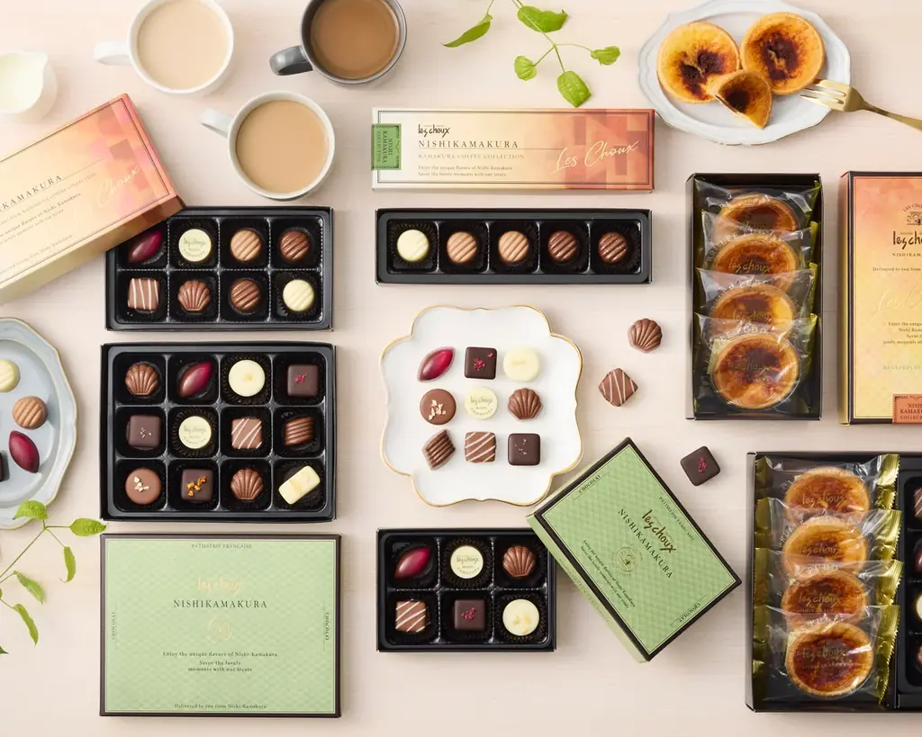 【西鎌倉レ・シュー】海と山に囲まれた西鎌倉より春を贈る。鎌倉焙煎珈琲を使用した「鎌倉珈琲ショコラ」や、職人技が光る「桜スイーツ」が新登場。 画像 1