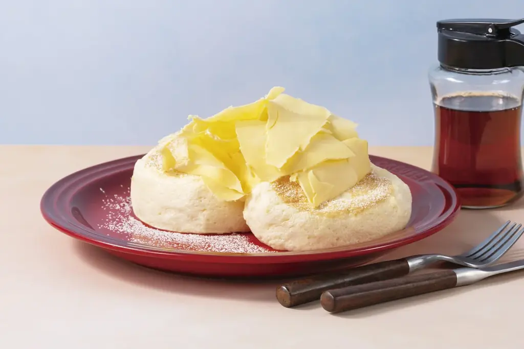 シンプルこそが、究極の贅沢。コクに溺れる「背徳削りバター」パンケーキ登場～3月12日（木）より販売開始。オマール海老香る春の新作なども同時展開～ 画像 2
