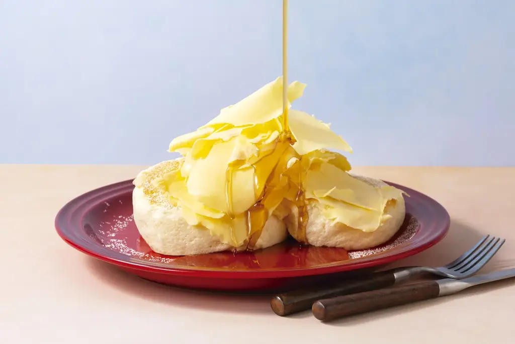 シンプルこそが、究極の贅沢。コクに溺れる「背徳削りバター」パンケーキ登場～3月12日（木）より販売開始。オマール海老香る春の新作なども同時展開～ 画像 3
