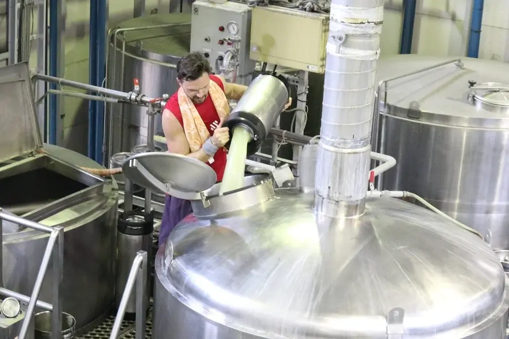 サンクトガーレン、泡まで苺色の甘酸っぱいビール『ホエイサワーエール ストロベリー』3月12日発売。チーズ副産物“ホエイ”をアップサイクル 画像 3