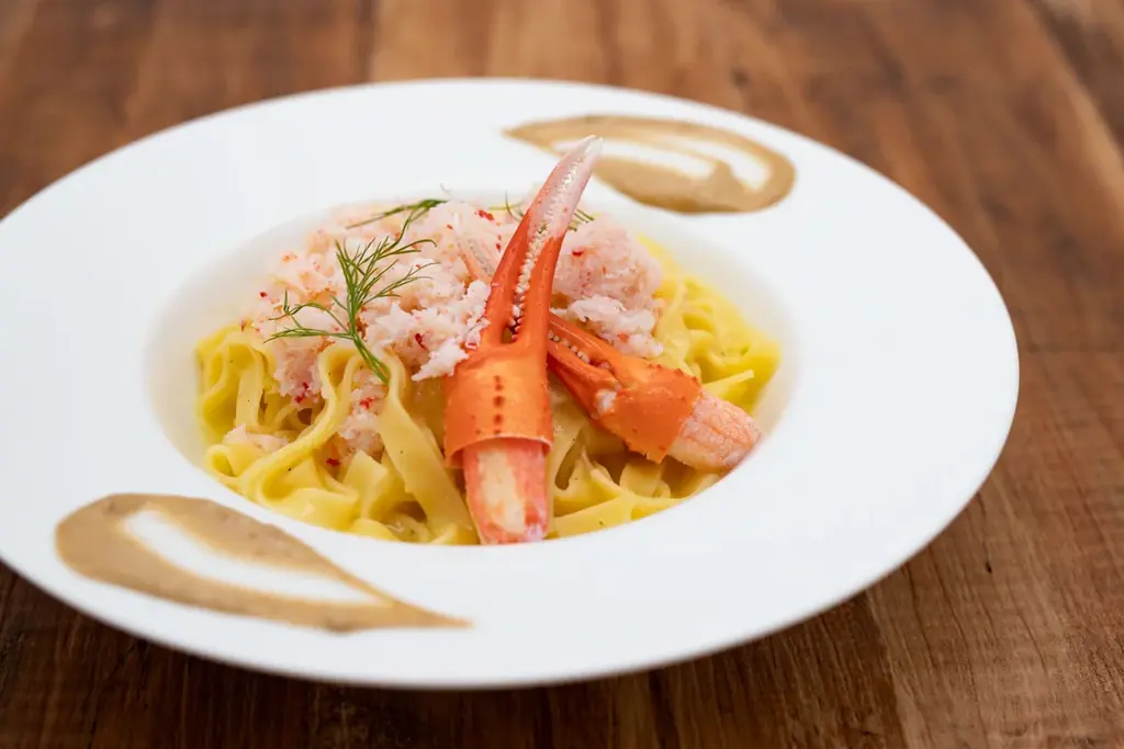 春限定『ミモザフレンチトースト』発売！クリームチーズカスタードとサクサククランブルをのせて 画像 6