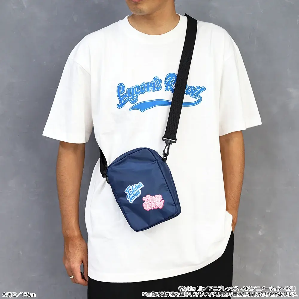 千束＆たきなとお揃いのジャケットやパーカーが買える!!　アニメ『リコリス・リコイル』から描き下ろしイラストを使用した新商品や34種のTシャツなど、新作アパレルが3月6日発売！ 画像 5