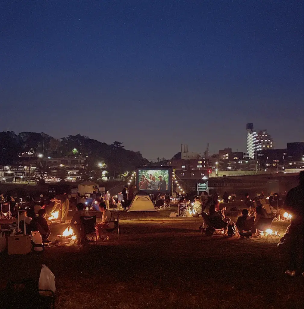 多摩川沿いに 泊まれる “野外映画館” が期間限定で登場!! アウトドア体験型劇場「URBAN CAMP & CINEMA」開催決定！ 画像 5