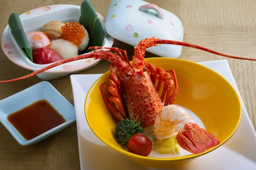 【札幌・定山渓温泉　章月グランドホテル】春の金の月は「イセエビのポワレ」道産バター香る白いブイヤベース仕立てを 画像 2