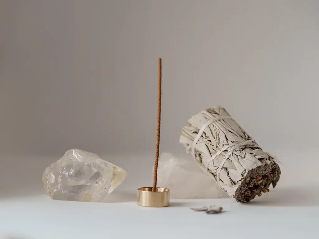【無添加・国産お香】クリスタルインセンス、国際女性デー限定、ミモザ色のお香「フランキンセンスゴールド」3/8発売──”立ち止まる勇気”を、スリランカ×エチオピアの天然素材で 画像 5