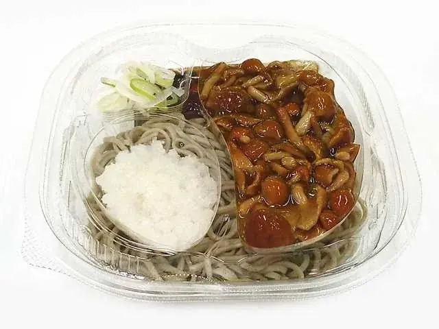 【北海道限定】愛別町産のなめこを味わう「北海道産そば粉使用 冷しなめこおろしそば」 画像 1