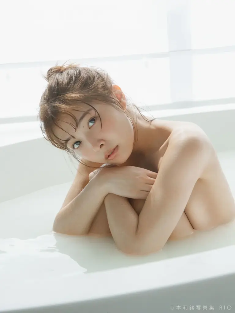 【初公開先行カットあり】朝ドラ俳優・寺本莉緒「5年ぶり」2nd写真集の表紙＆タイトルがついに決定！ 画像 2