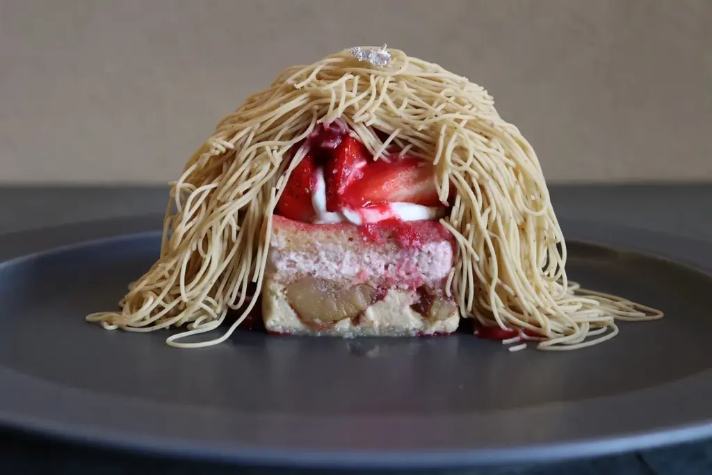 【和栗専門紗織ジェイアール京都伊勢丹店】春限定の和栗スイーツが登場／国産苺を使用した季節メニューを発売 画像 3