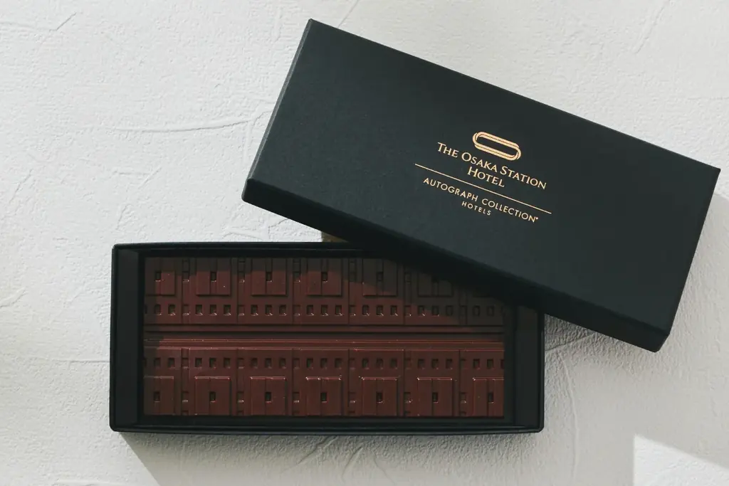 【大阪ステーションホテル、オートグラフ コレクション】美味しさを届ける新ギフトがオンラインショップに登場　10種の味わいを楽しめるクッキー缶とルームサービスで誕生したオリジナルビーフカレーを発売 画像 4