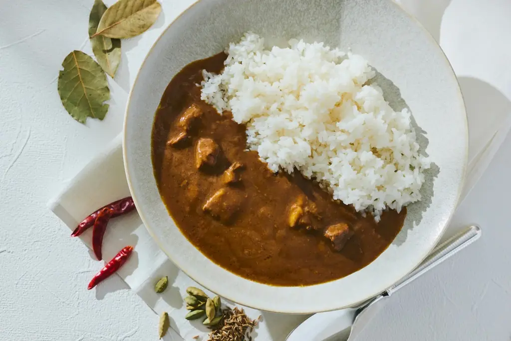 【大阪ステーションホテル、オートグラフ コレクション】美味しさを届ける新ギフトがオンラインショップに登場　10種の味わいを楽しめるクッキー缶とルームサービスで誕生したオリジナルビーフカレーを発売 画像 5