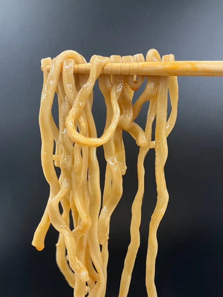 人気の豚ラーメンがウマ辛仕立てで新登場！「中華蕎麦とみ田監修 ウマ辛豚ラーメン」が3月11日（水）より順次発売！ 画像 3