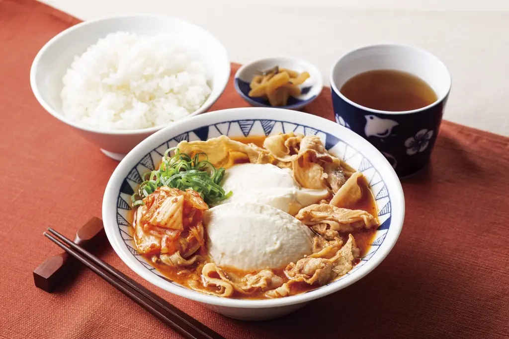 「春の香り、ふわり。梅の酸味が春を連れてくる」梅×しらす×かつおで和の旨み　ごちとんで「梅しらすとかつおの豚汁」新登場！ 画像 6