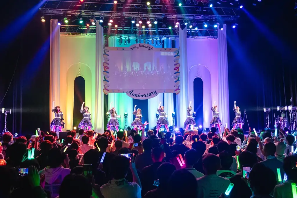 佐久間宣行プロデュース「ラフ×ラフ」が結成3周年ライブを開催！活動休止中の吉村萌南が電撃復帰、8人揃って新曲「Yondanda」を初披露 画像 5