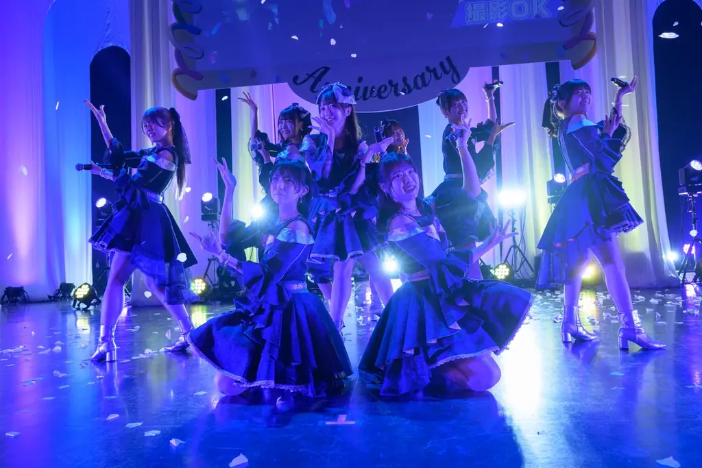 佐久間宣行プロデュース「ラフ×ラフ」が結成3周年ライブを開催！活動休止中の吉村萌南が電撃復帰、8人揃って新曲「Yondanda」を初披露 画像 6