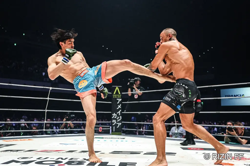 朝倉未来の愛弟子・秋元強真が北米メジャー元世界王者にTKO勝利！当日は13,307人が来場し、Xの世界トレンドTOP.5入りで大きな話題に！ 画像 10