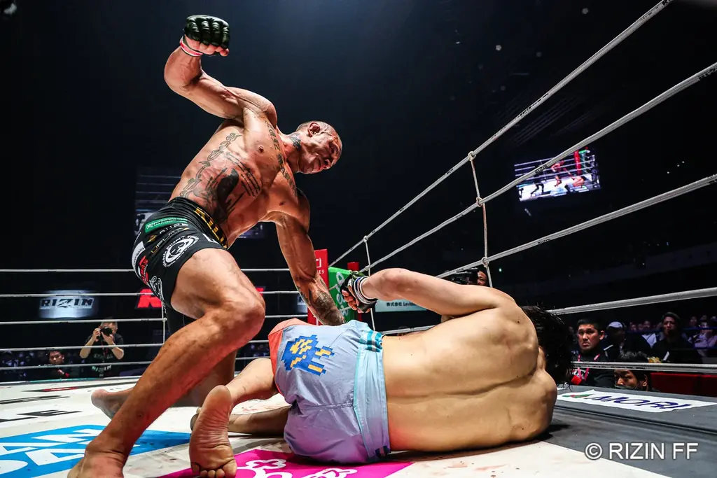 朝倉未来の愛弟子・秋元強真が北米メジャー元世界王者にTKO勝利！当日は13,307人が来場し、Xの世界トレンドTOP.5入りで大きな話題に！ 画像 11