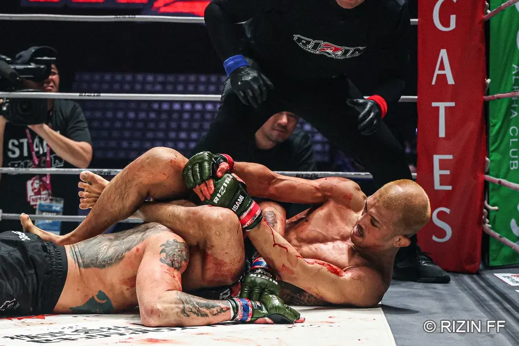 朝倉未来の愛弟子・秋元強真が北米メジャー元世界王者にTKO勝利！当日は13,307人が来場し、Xの世界トレンドTOP.5入りで大きな話題に！ 画像 14