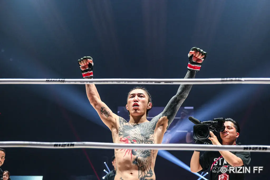 朝倉未来の愛弟子・秋元強真が北米メジャー元世界王者にTKO勝利！当日は13,307人が来場し、Xの世界トレンドTOP.5入りで大きな話題に！ 画像 16