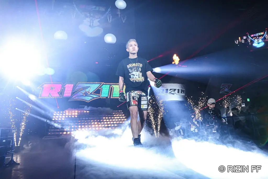 朝倉未来の愛弟子・秋元強真が北米メジャー元世界王者にTKO勝利！当日は13,307人が来場し、Xの世界トレンドTOP.5入りで大きな話題に！ 画像 2