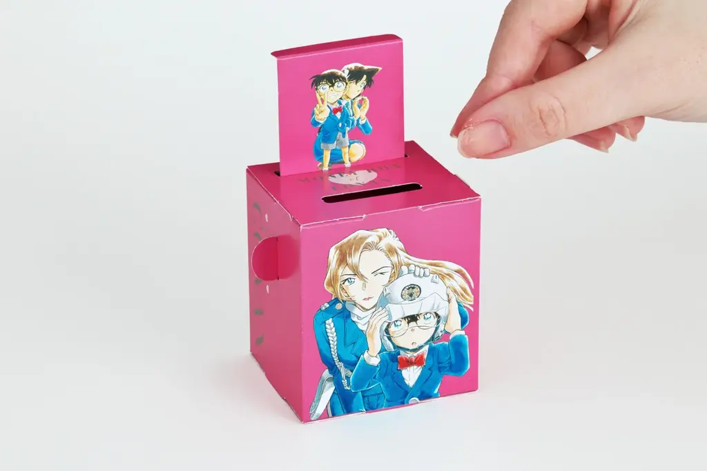 女性セブン最新号の特別付録は『名探偵コナン』オリジナル貯金箱と、新世代J-POPボーイズグループ「aoen」の豪華ピンナップ！ 画像 2