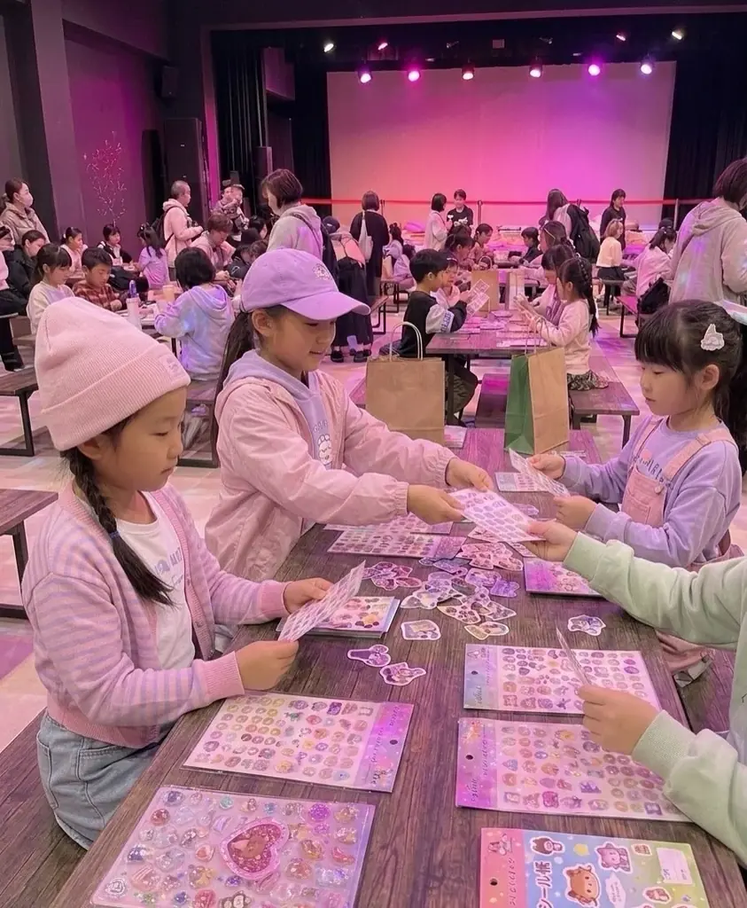 シル活キッズ集合！5分でどんどん交換できる「ローテーション式シール交換会」開催【WHATAWON／大阪・岸和田】 画像 3