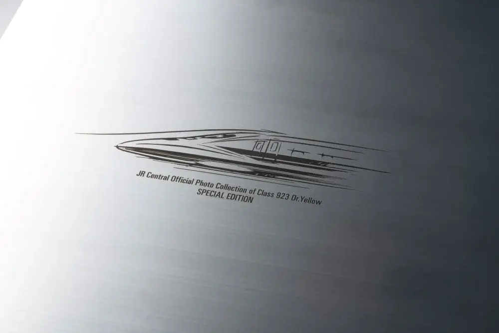 ドクターイエロー再生アルミが特別ケースに！JR東海公式「ドクターイエローT4　引退記念写真集」の特別版が923セット限定で発売！JR東海MARKETなどで予約受付中！ 画像 2