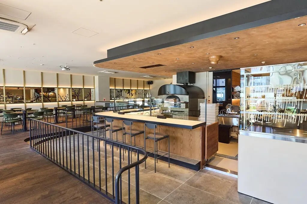 【相模大野に140席超のイタリアンが誕生】打ち立て生パスタとナポリピッツァを提供する「カフェ イタリアーノ ロカーレ」、3月14日（土）8時オープン 画像 9