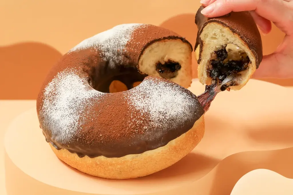 【とろけるチョコ＆もちもち新食感！】「ねこねこ」より“チョコ×餅”を楽しめる『ねこねこ食パン チョコもっちー』が初登場！「GUILTY’S」のビッグソフトクッキーからも同フレーバーを新発売！ 画像 7