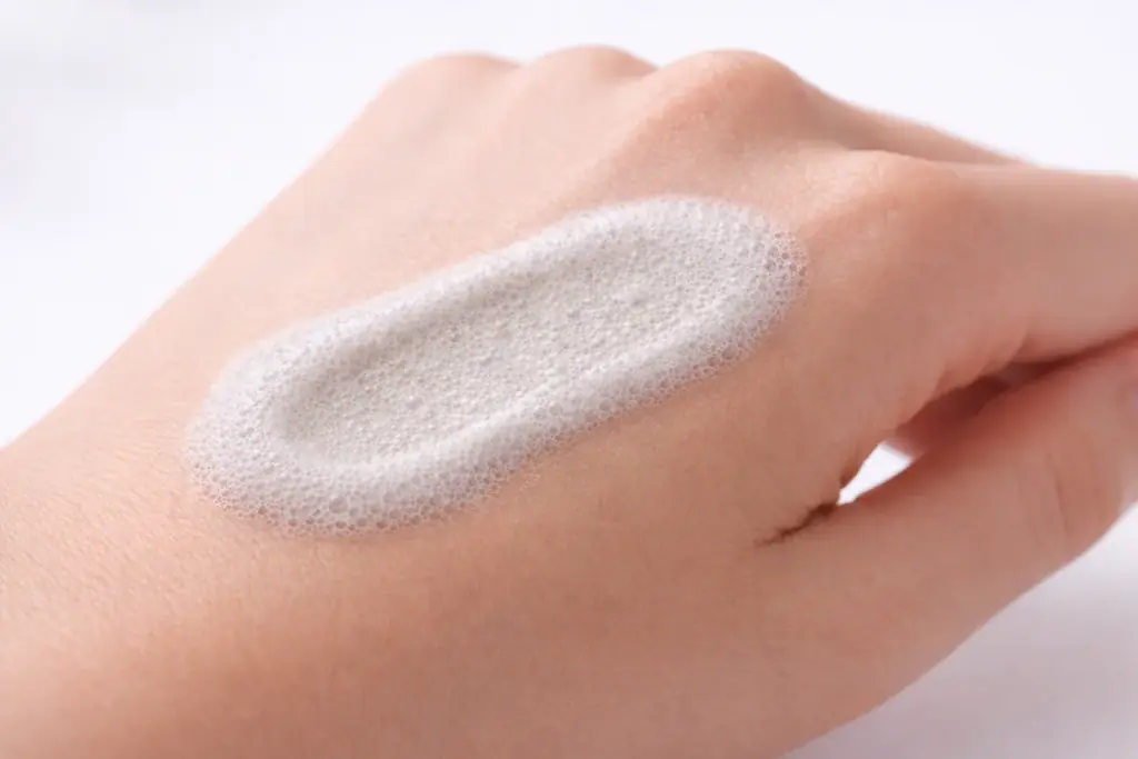 塗るだけで泡立つ。メイクや毛穴汚れを浮かせて落とす新発想クレンジング「ルリーク バブクレイ クレンジング」発売 画像 5