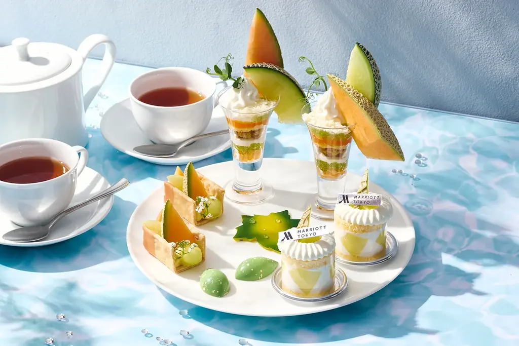【東京マリオットホテル】グリーン×オレンジの初夏色に心ときめく契約農園から直送の2種のメロンをエレガントなスイーツで堪能「MELONyque(メロニック) Afternoon Tea」を発売 画像 3