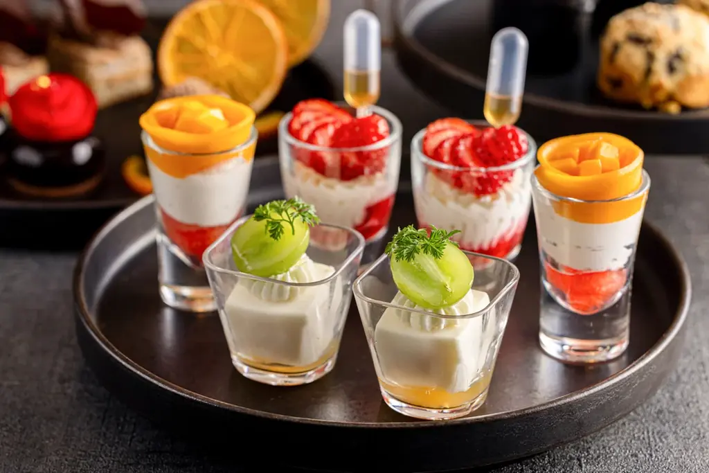 【新横浜プリンスホテル】濃厚チョコレートと芳醇チーズが主役！甘さとコクが重なる贅沢な味わい『ショコラ＆フロマージュアフタヌーンティー』を販売 画像 3